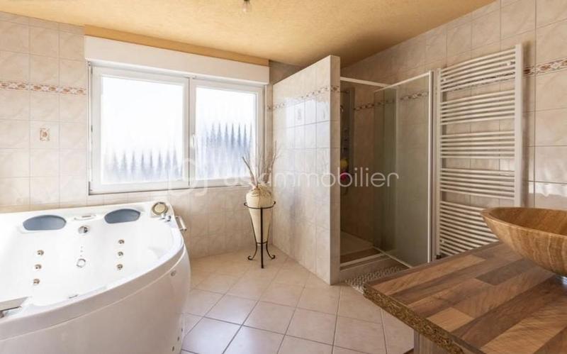 Maison - 262 m² - 8 pièces