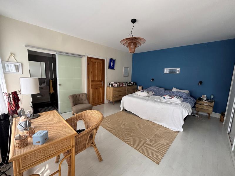 Maison - 219 m² - 9 pièces