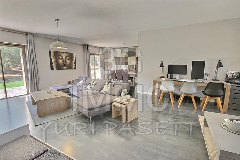 Propriété - 210 m² - 7 pièces