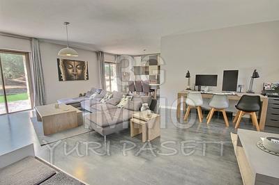 Propriété - 210 m² - 7 pièces