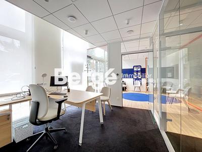 Local commercial - 180 m² - 16 pièces