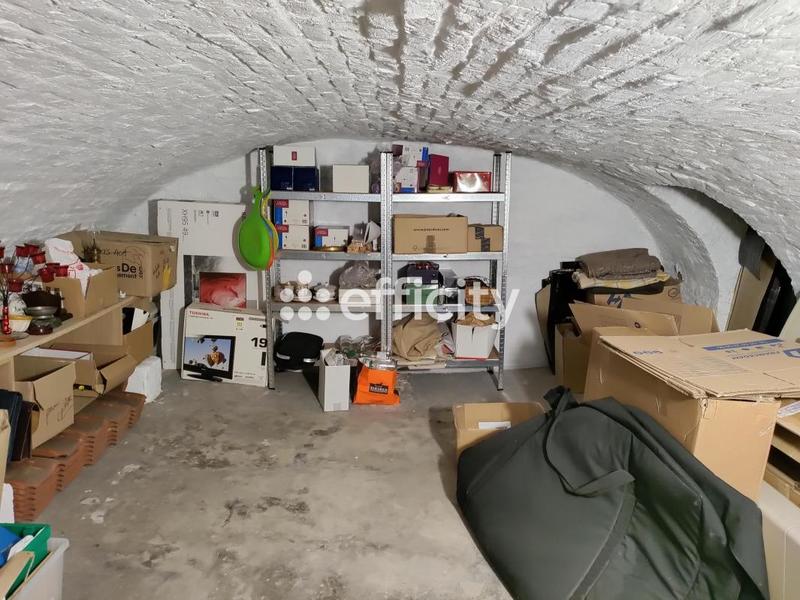 Maison - 270 m² - 11 pièces