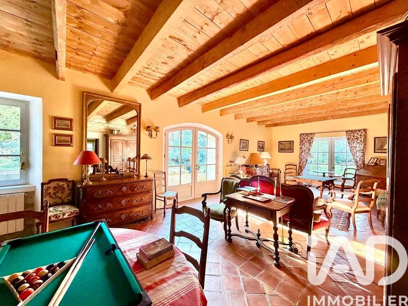 Maison - 290 m² - 9 pièces