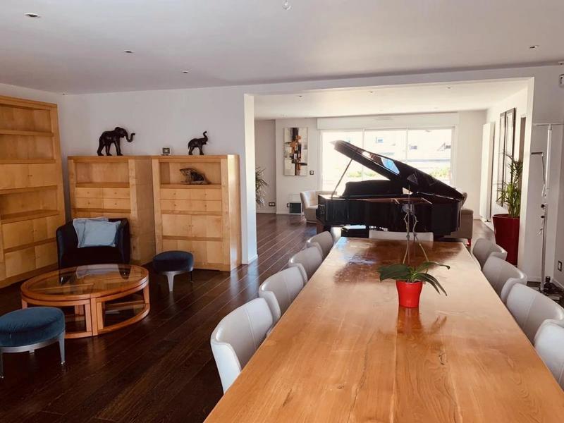 Appartement - 204 m² - 6 pièces