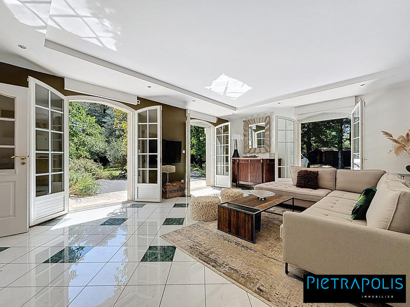 Villa - 244 m² - 7 pièces