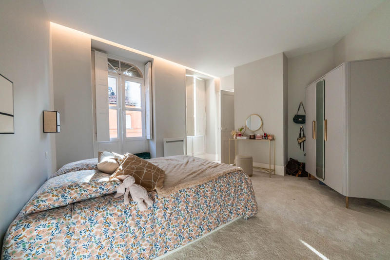 Appartement - 160 m² - 5 pièces