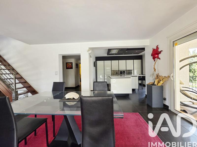 Maison - 206 m² - 6 pièces