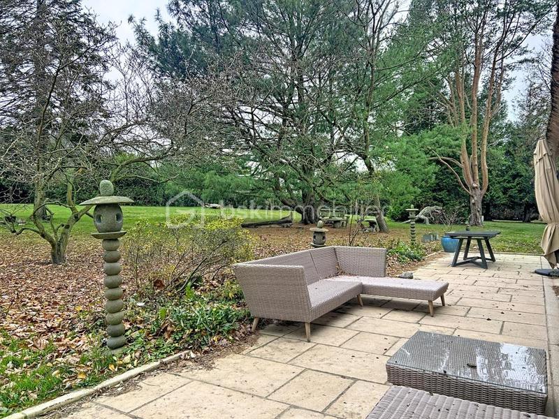 Maison traditionnelle - 210 m² - 7 pièces