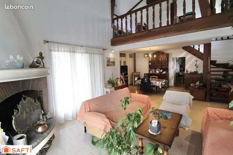 Maison - 210 m² - 8 pièces