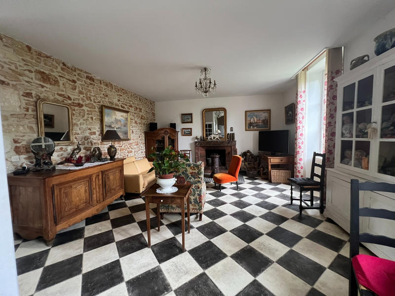 Maison - 235 m² - 7 pièces