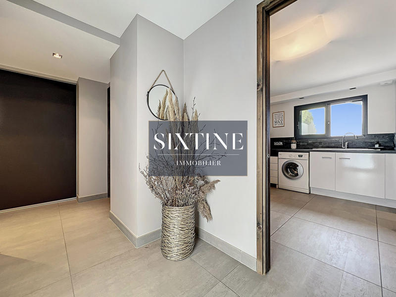 Maison contemporaine - 254 m² - 7 pièces