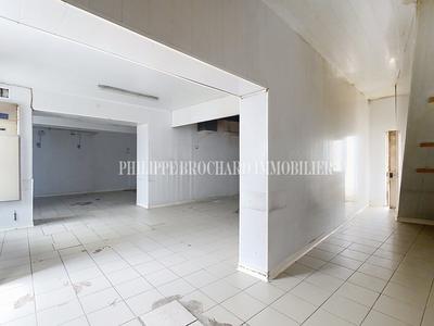 Local d'activités - 104 m²