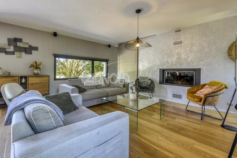 Maison - 186 m² - 7 pièces