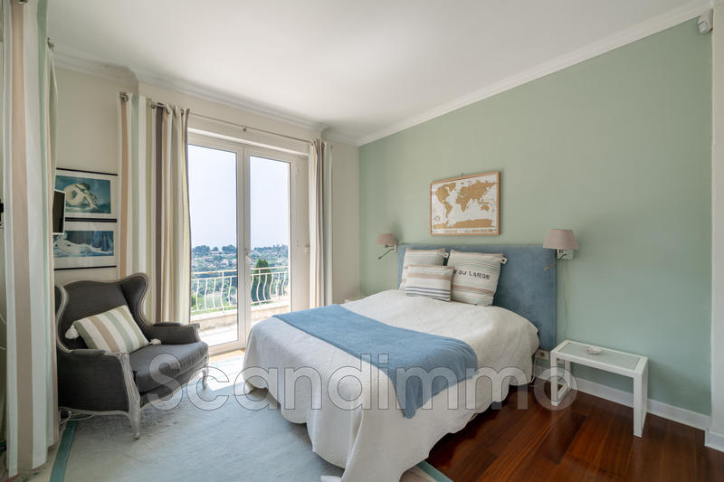 Maison - 225 m² - 6 pièces