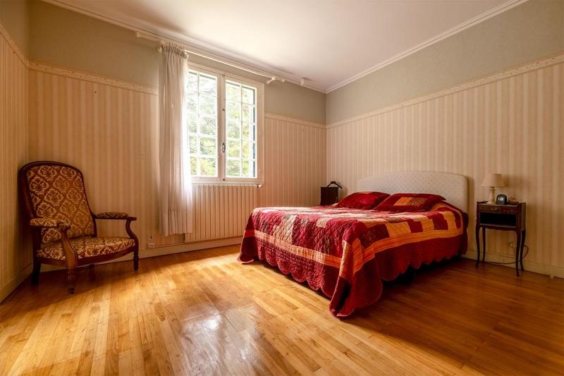 Maison - 307 m² - 11 pièces