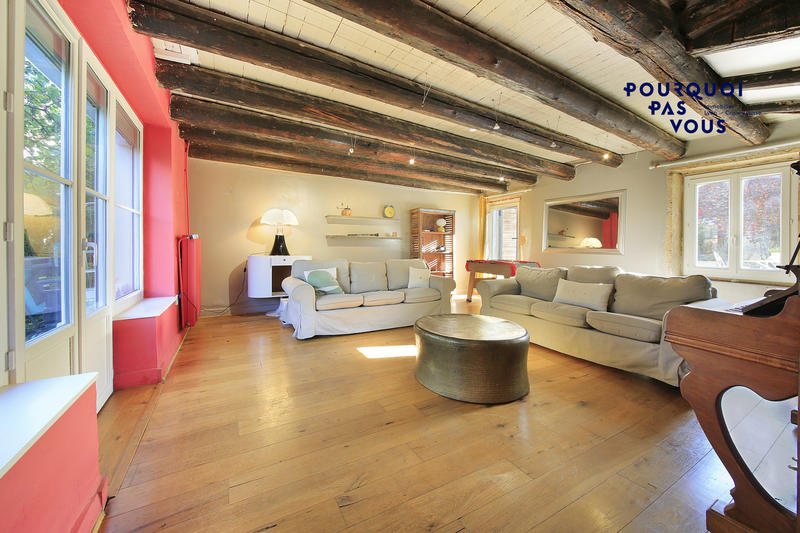 Maison - 260 m² - 8 pièces