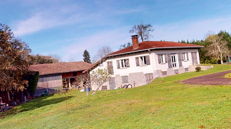 Maison - 382 m² - 9 pièces