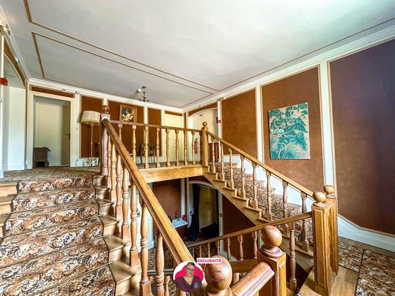 Maison - 868 m² - 23 pièces