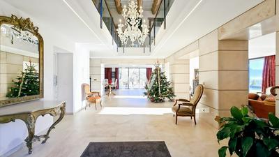 Maison - 600 m² - 10 pièces