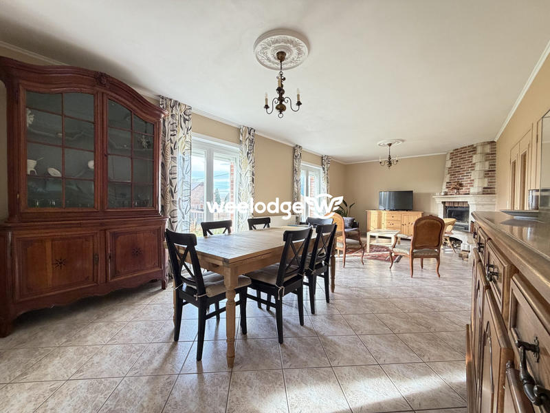 Maison - 185 m² - 8 pièces