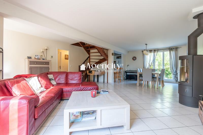 Maison - 141 m² - 6 pièces