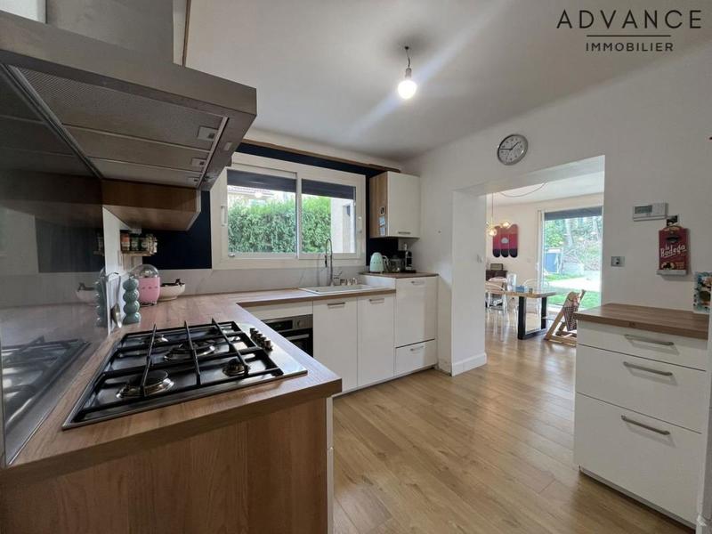 Château - 102 m² - 5 pièces