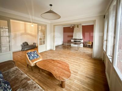 Maison de ville - 263 m² - 9 pièces