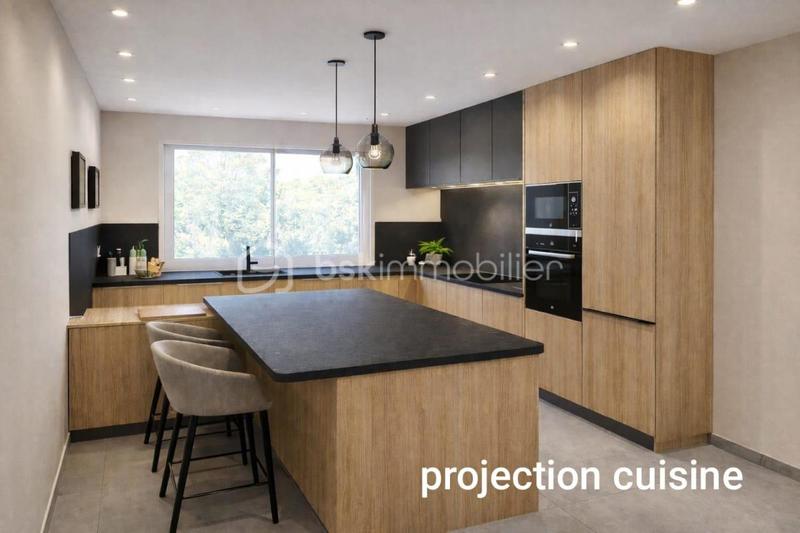 Maison - 230 m² - 10 pièces