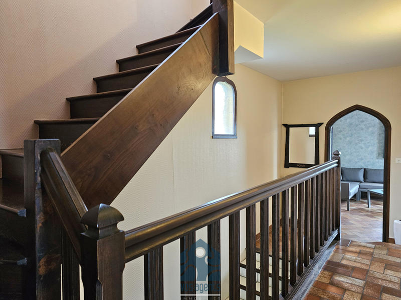 Maison - 218 m² - 7 pièces