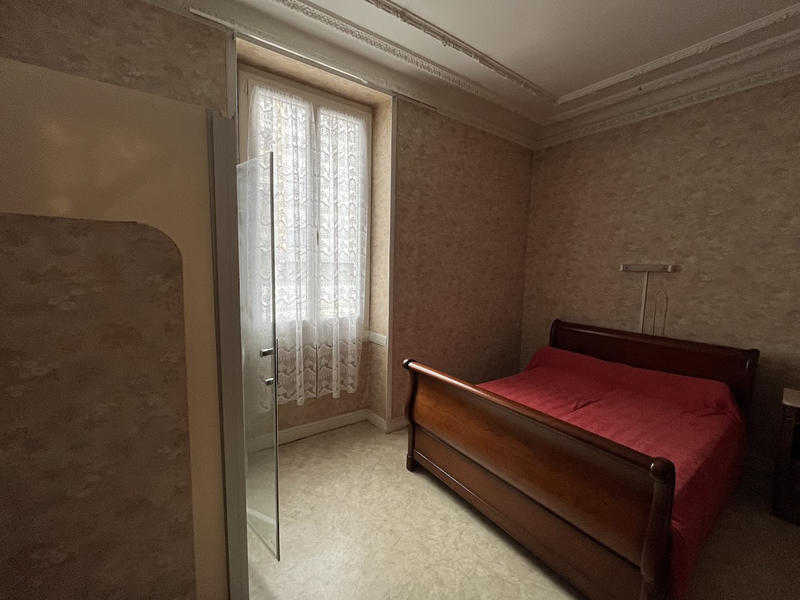 Maison - 142 m² - 9 pièces