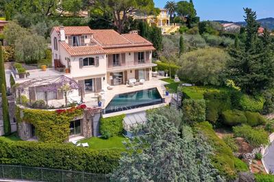 Propriété - 956 m² - 18 pièces