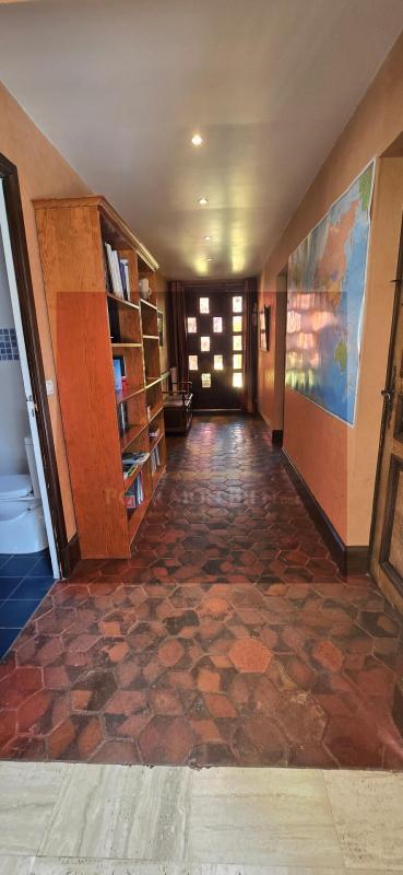 Propriété - 250 m² - 6 pièces