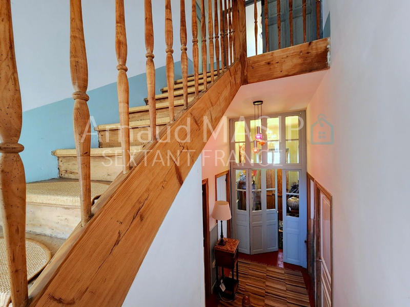 Maison - 220 m² - 8 pièces