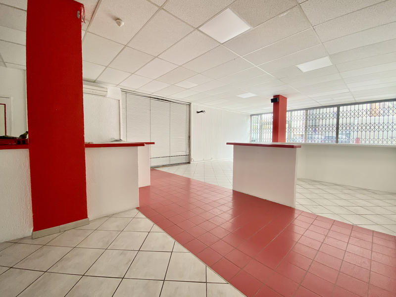 Local commercial - 123 m² - 2 pièces