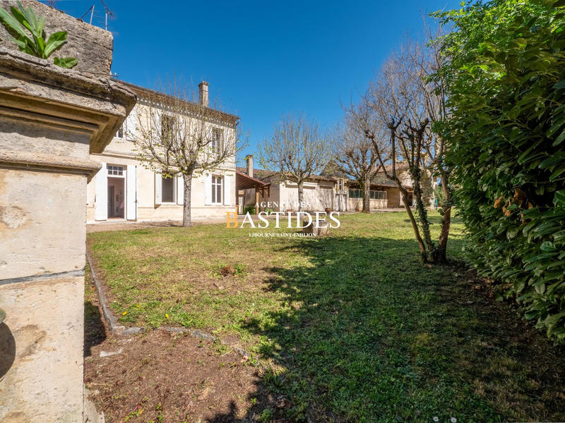 Maison - 474 m² - 9 pièces