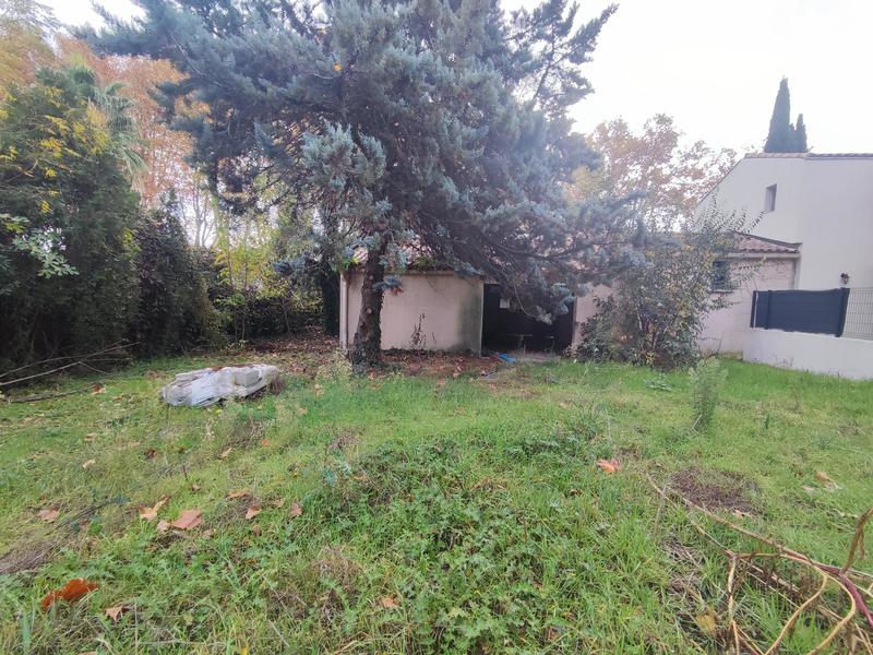 Terrain constructible - 813 m²