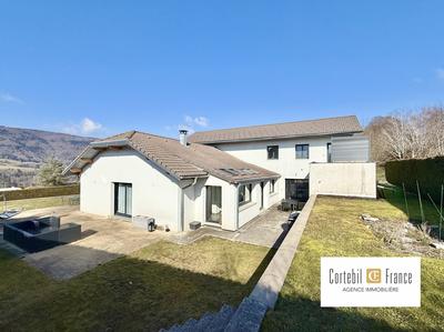 Villa - 277 m² - 9 pièces