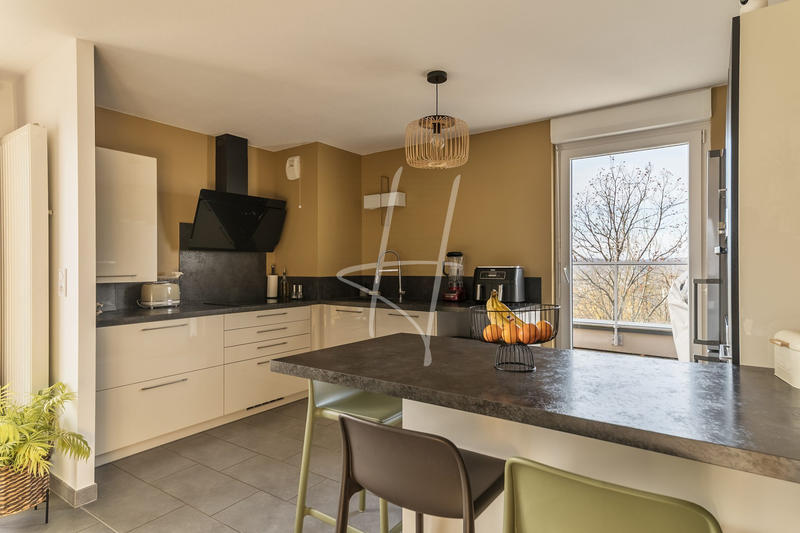 Appartement - 84 m² - 5 pièces