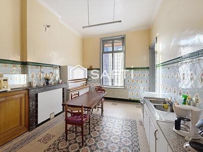 Maison - 259 m² - 8 pièces