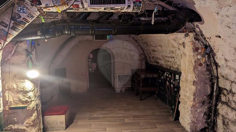 Magasins - 200 m² - 3 pièces