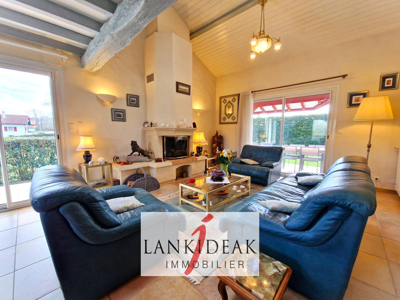 Maison - 204 m² - 6 pièces