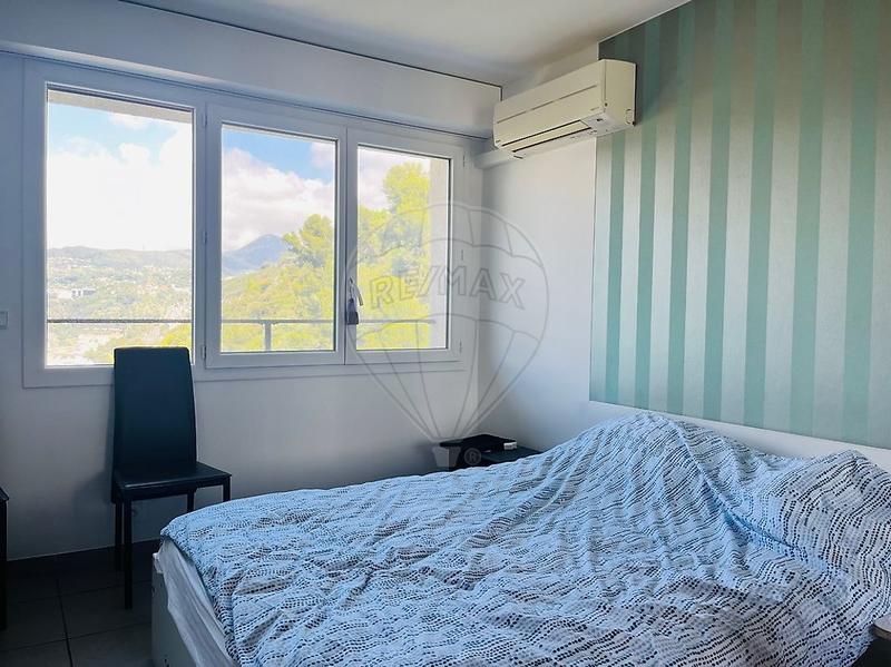 Propriété - 213 m² - 9 pièces