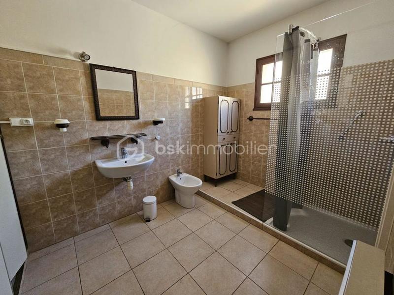 Maison traditionnelle - 232 m² - 8 pièces