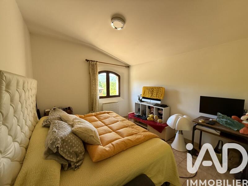 Maison - 93 m² - 4 pièces