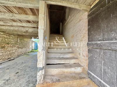 Maison - 284 m² - 4 pièces