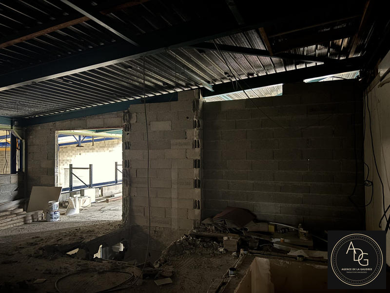 Local d'activités - 211 m²