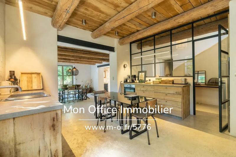 Propriété - 475 m² - 10 pièces