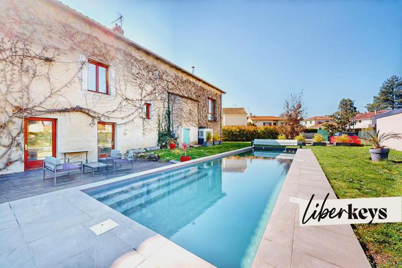 Maison - 240 m² - 7 pièces