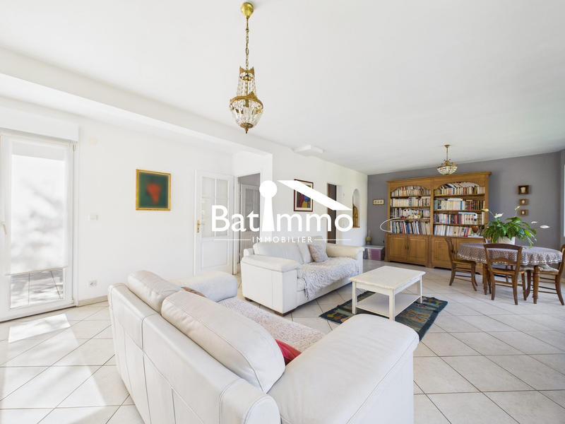 Maison - 211 m² - 7 pièces