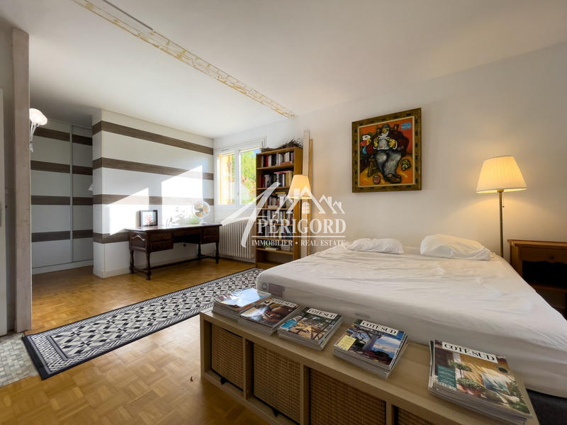 Maison traditionnelle - 190 m² - 9 pièces